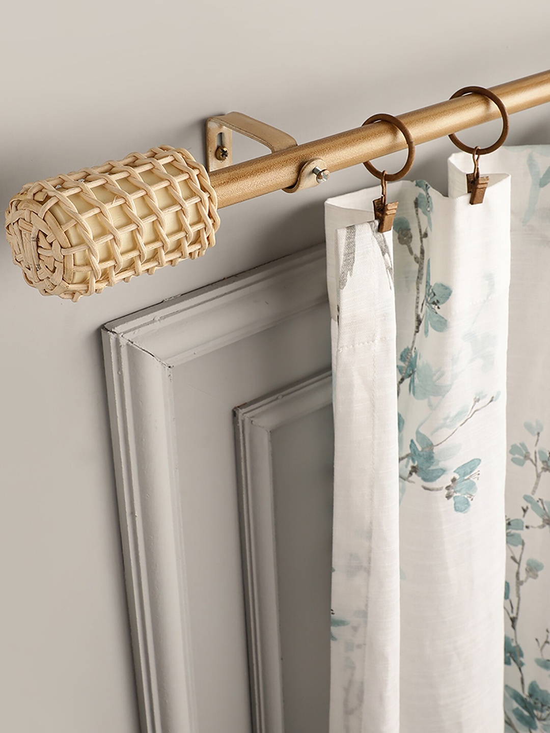 

The Decor Mart Beige Extendable Curtain Rods With Brackets