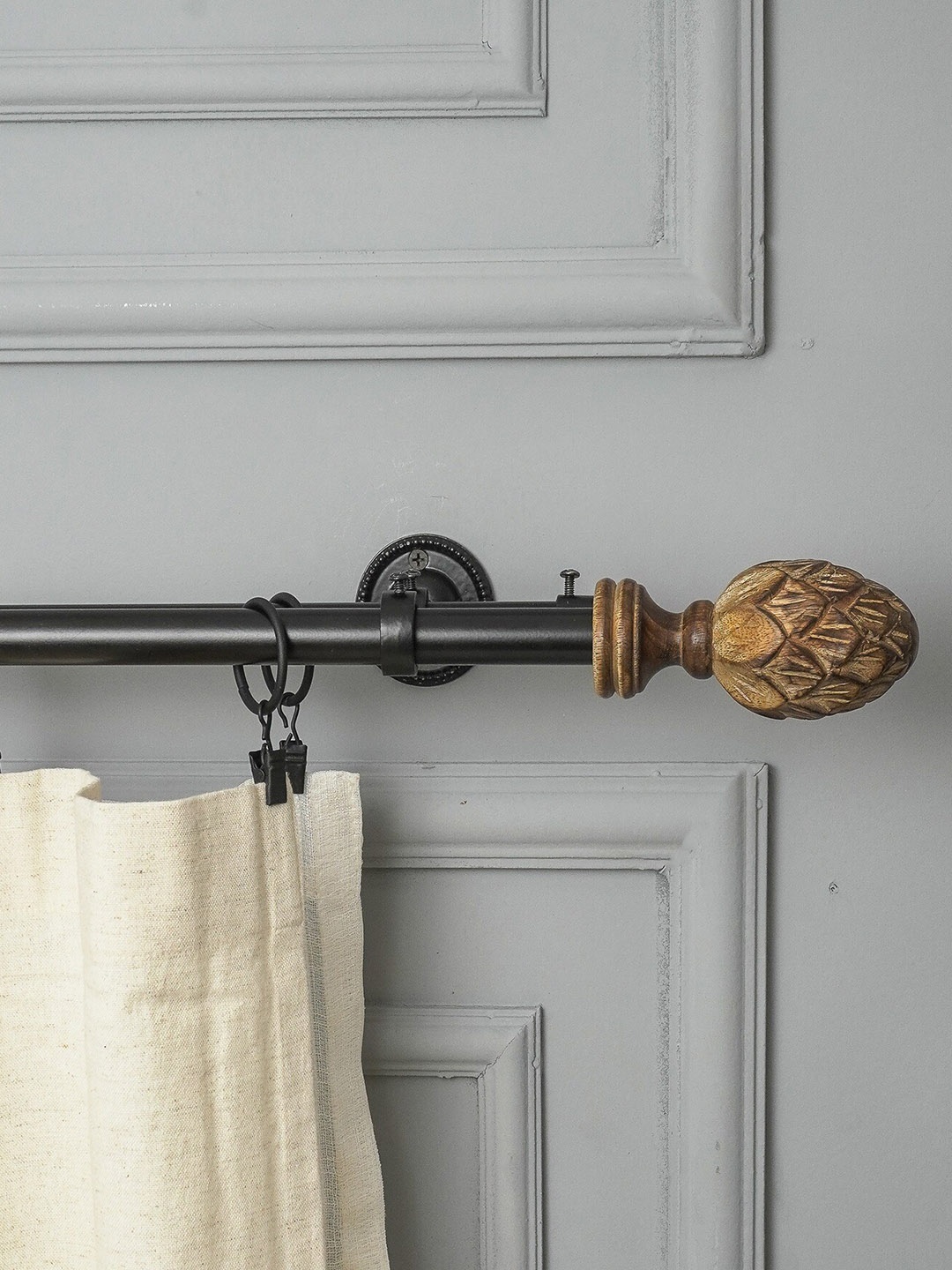 

The Decor Mart Black & Brown Iron Curtain Rods With Brackets