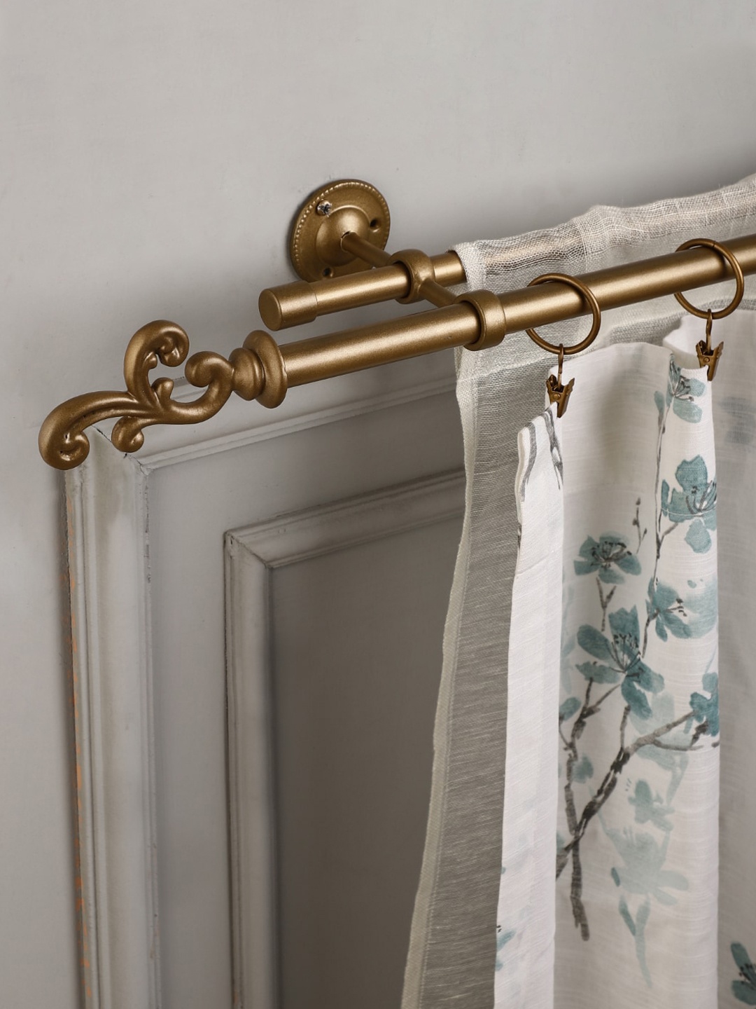 

The Decor Mart Extendable Curtain Rods With Brackets, Gold