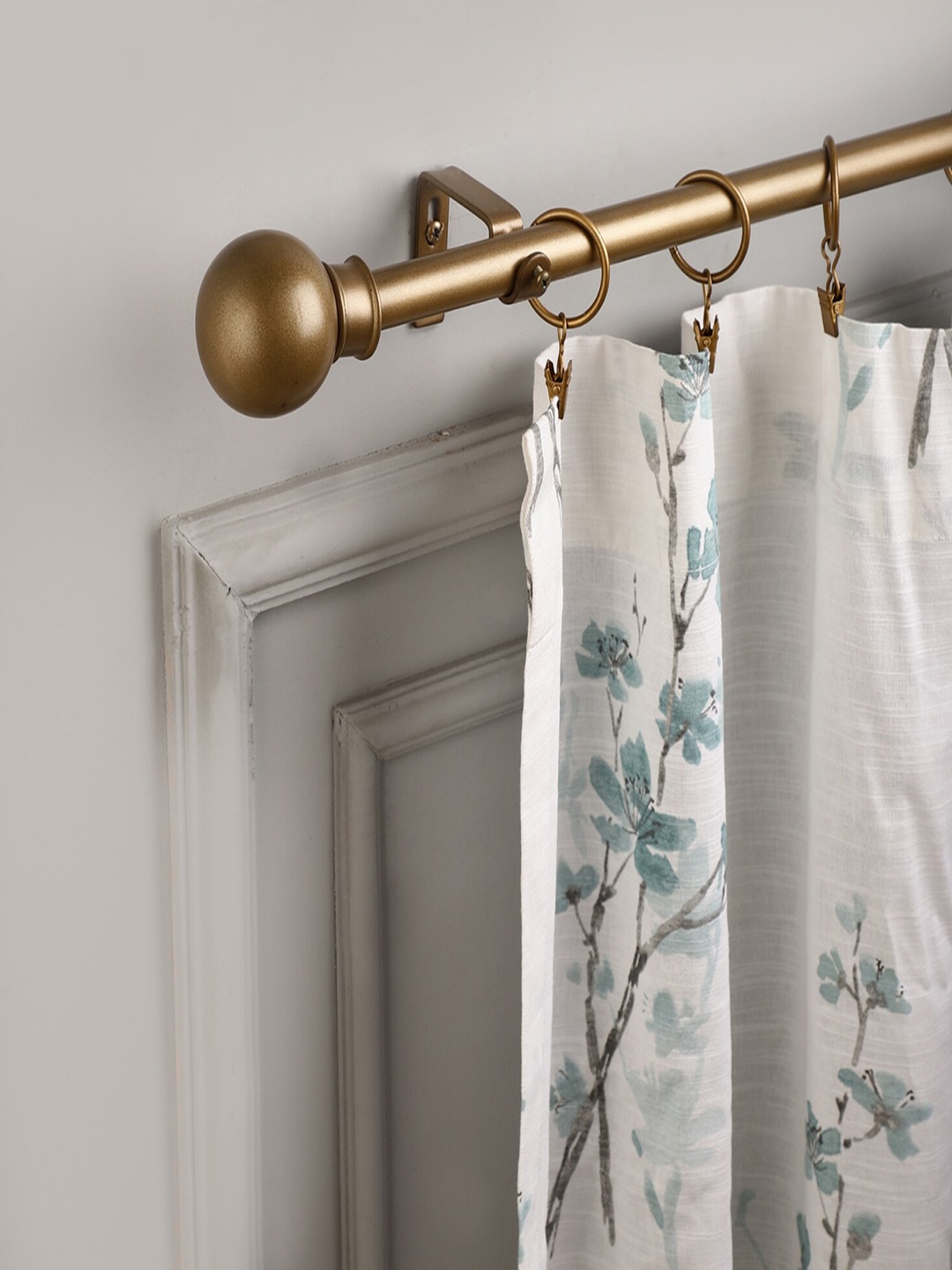 

The Decor Mart Extendable Curtain Rods With Brackets, Gold