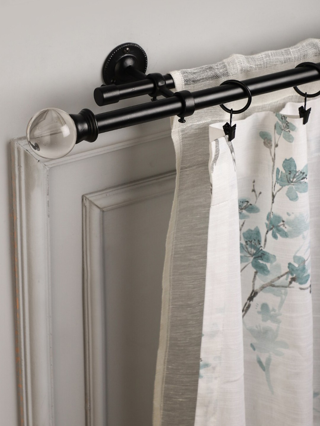 

The Decor Mart Black & White Iron Curtain Rods With Brackets
