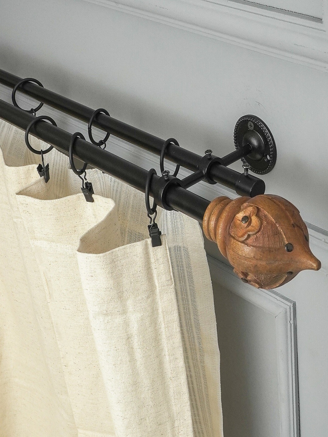 

The Decor Mart Brown Extendable Curtain Rods With Brackets and Wooden Finial, Black