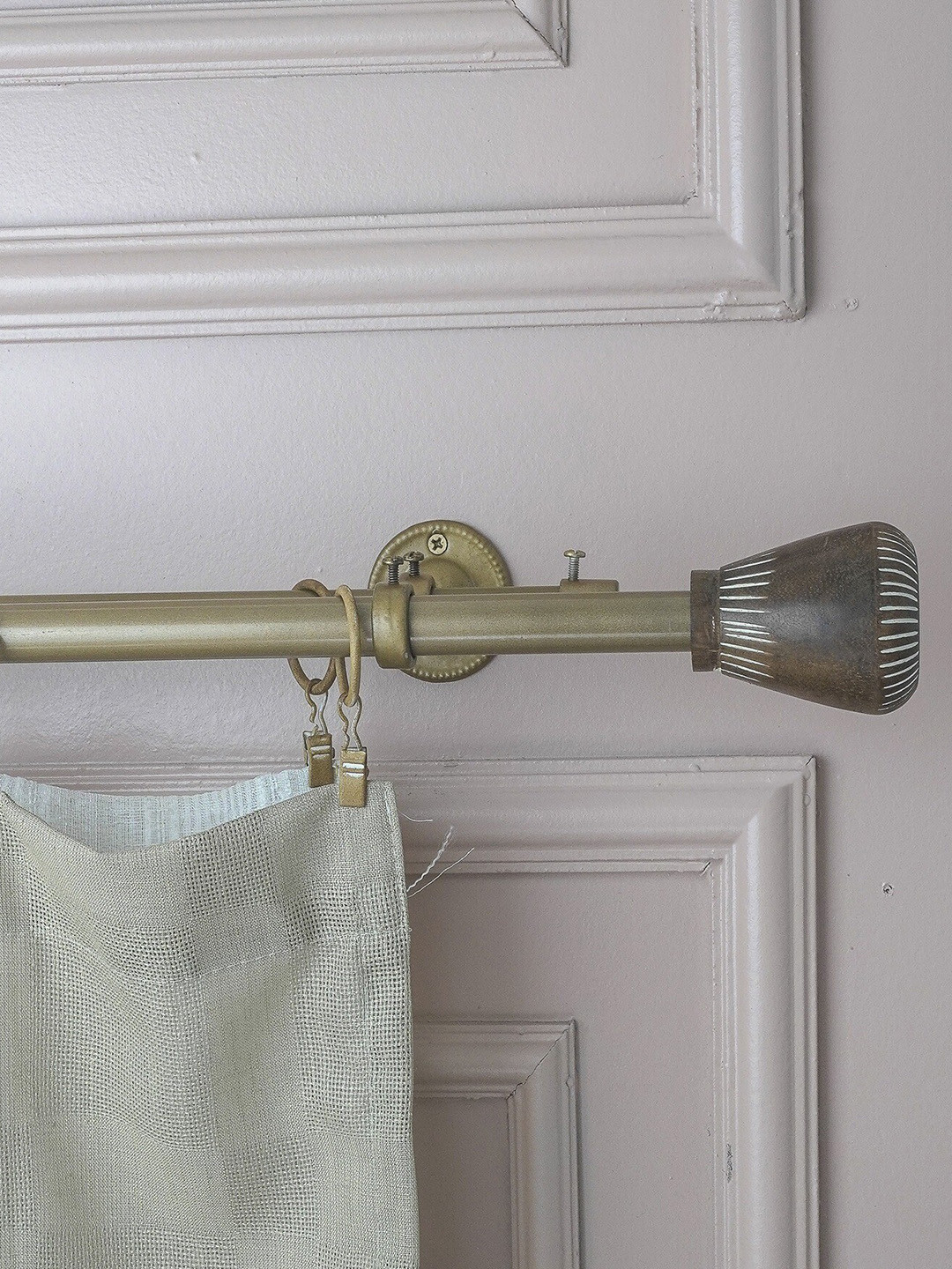 

The Decor Mart Extendable Curtain Rods With Brackets, Gold