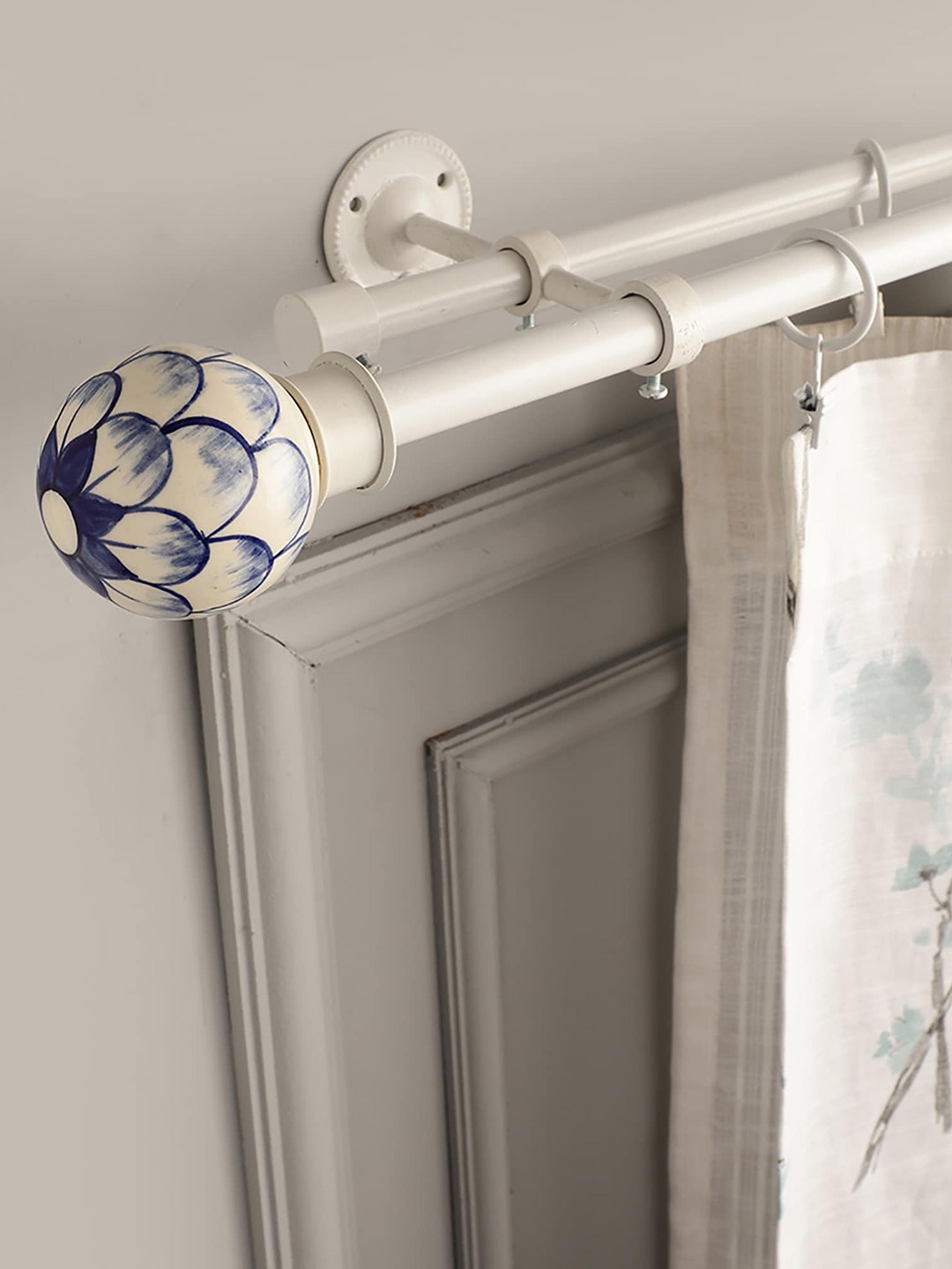 

The Decor Mart White & Blue Extendable Curtain Rods With Brackets