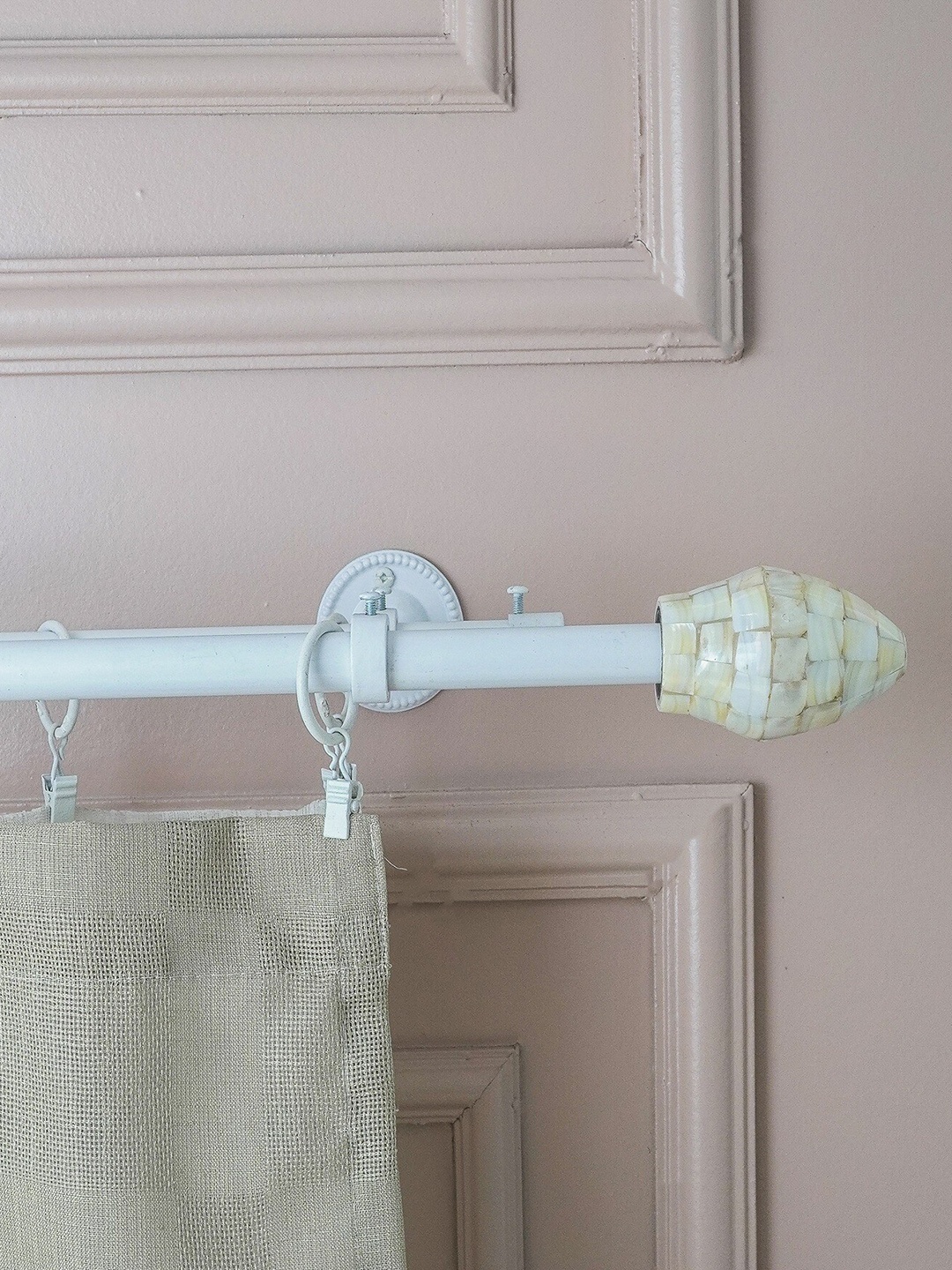 

The Decor Mart White 2 Pieces Extendable Curtain Rods With Brackets