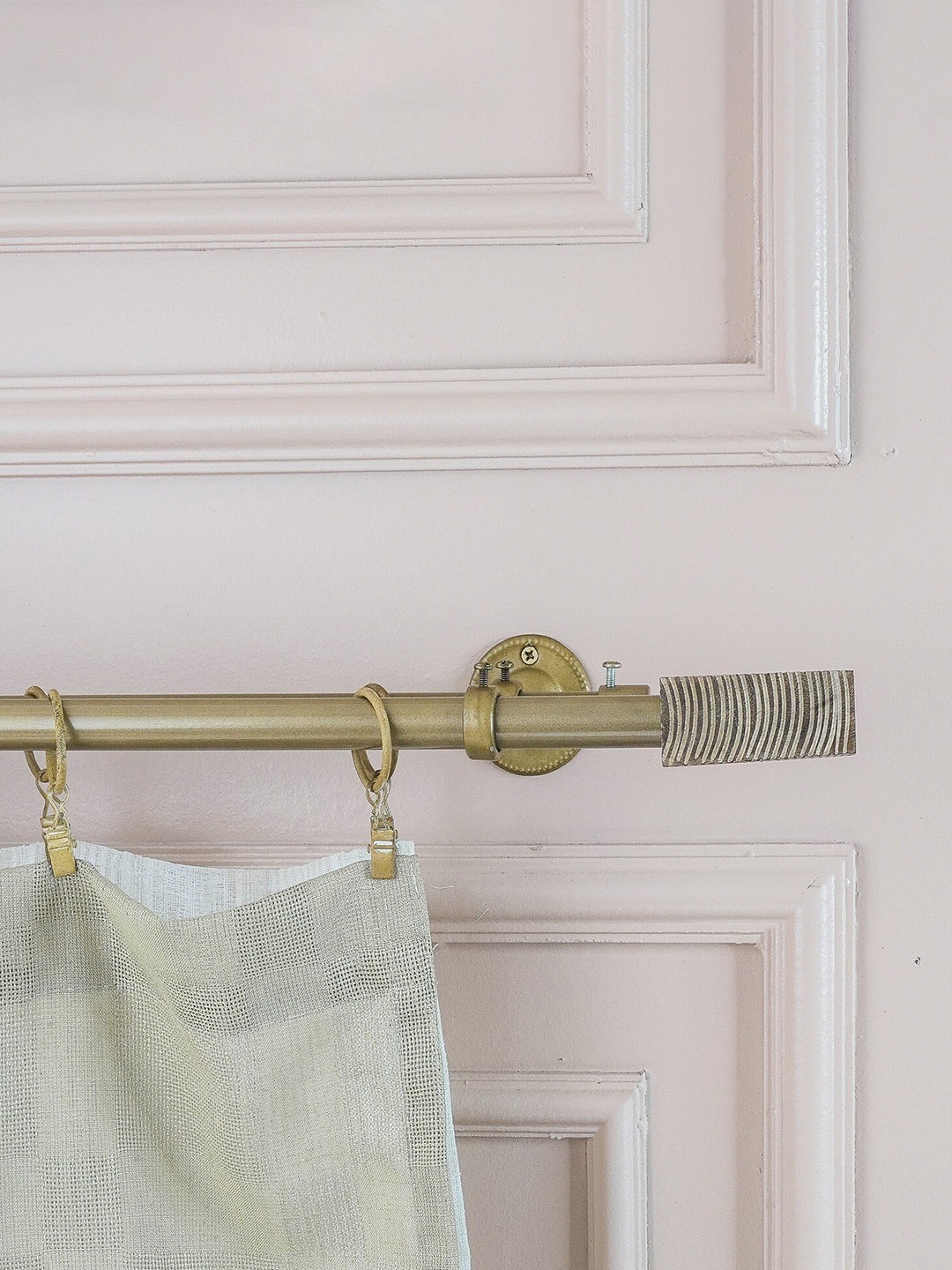 

The Decor Mart Beige Extendable Curtain Rods With Brackets