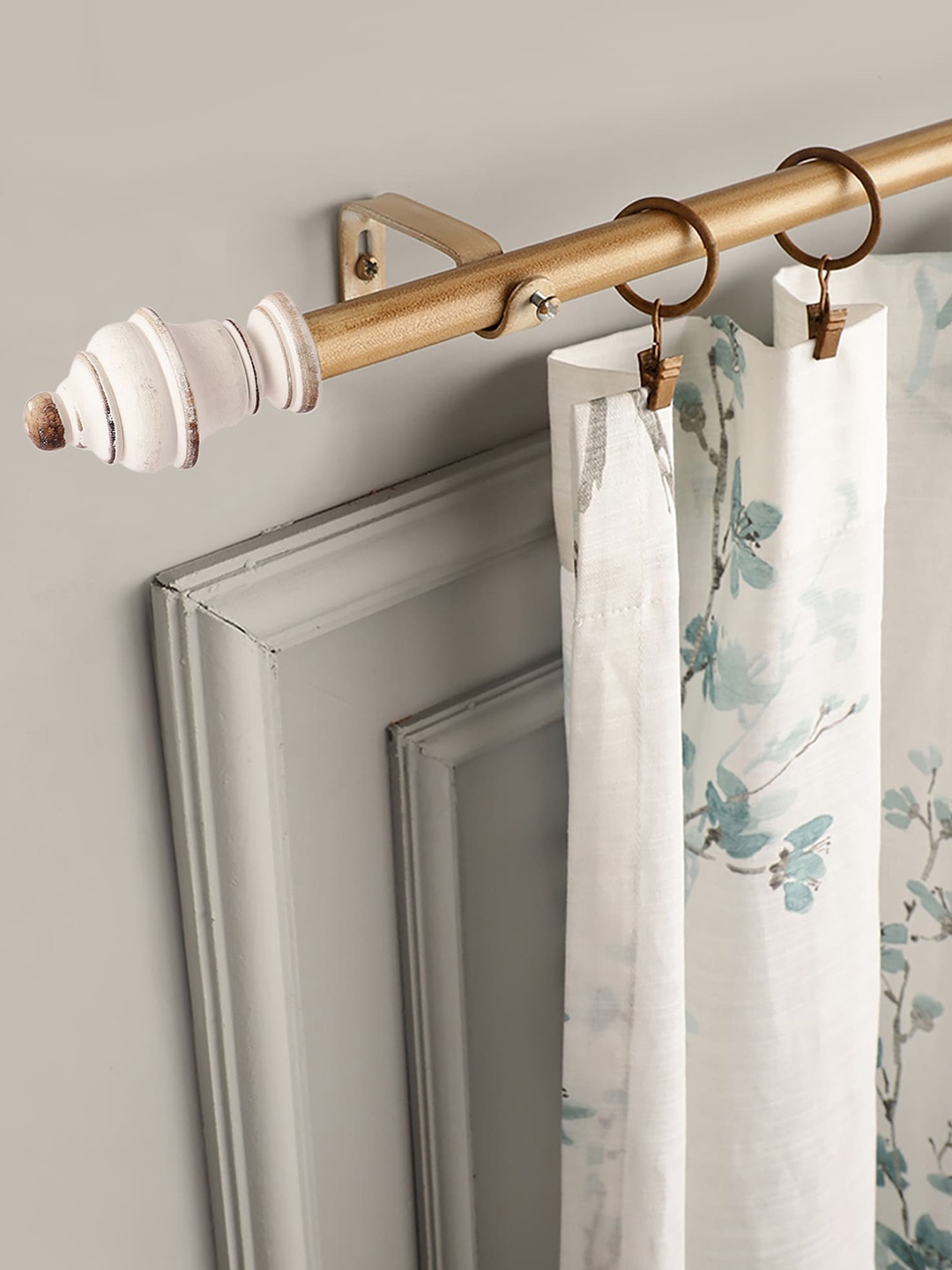 

The Decor Mart Beige & White Extendable Curtain Rods With Brackets