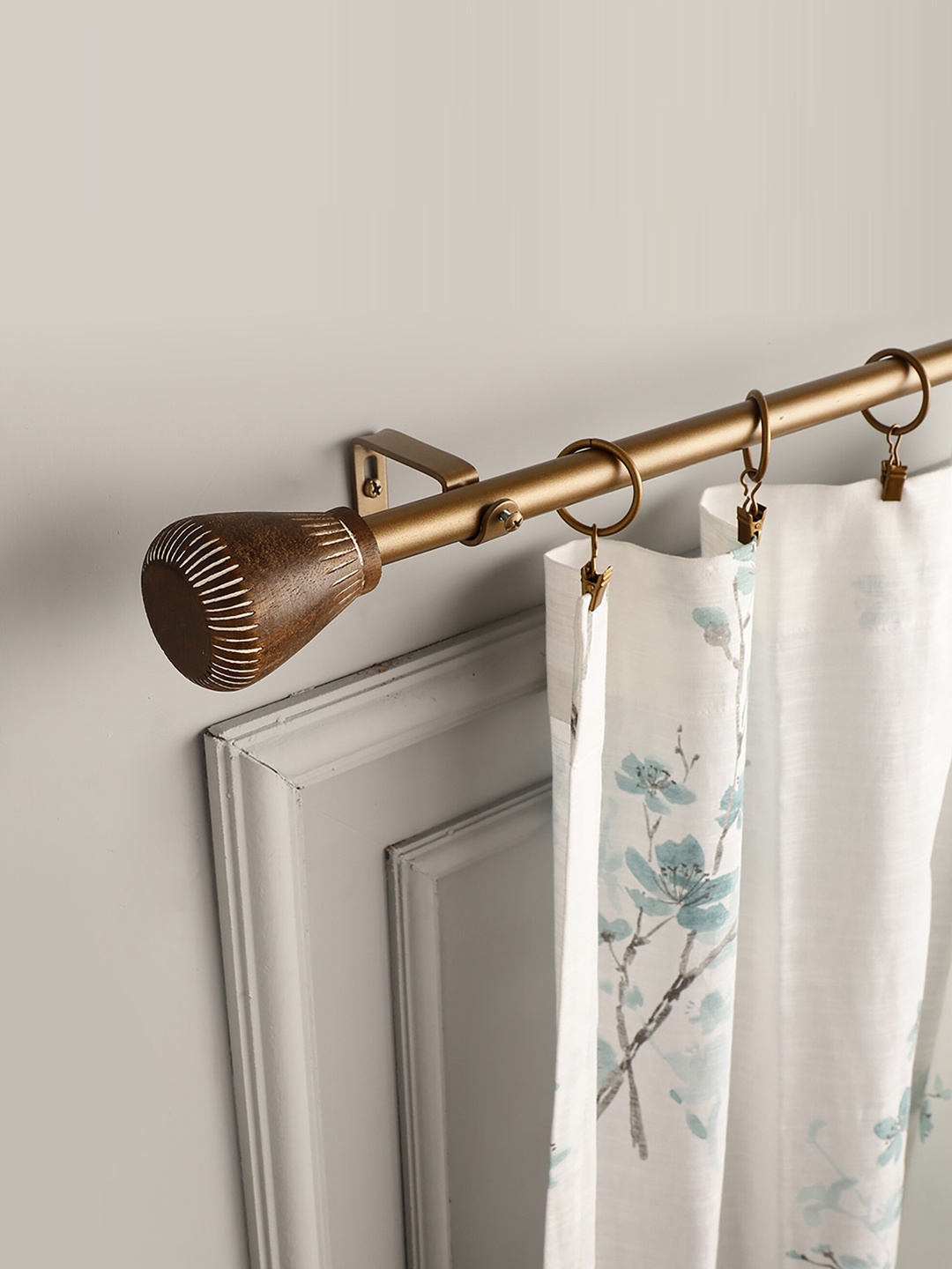 

The Decor Mart Yellow Extendable Curtain Rods With Brackets, Gold