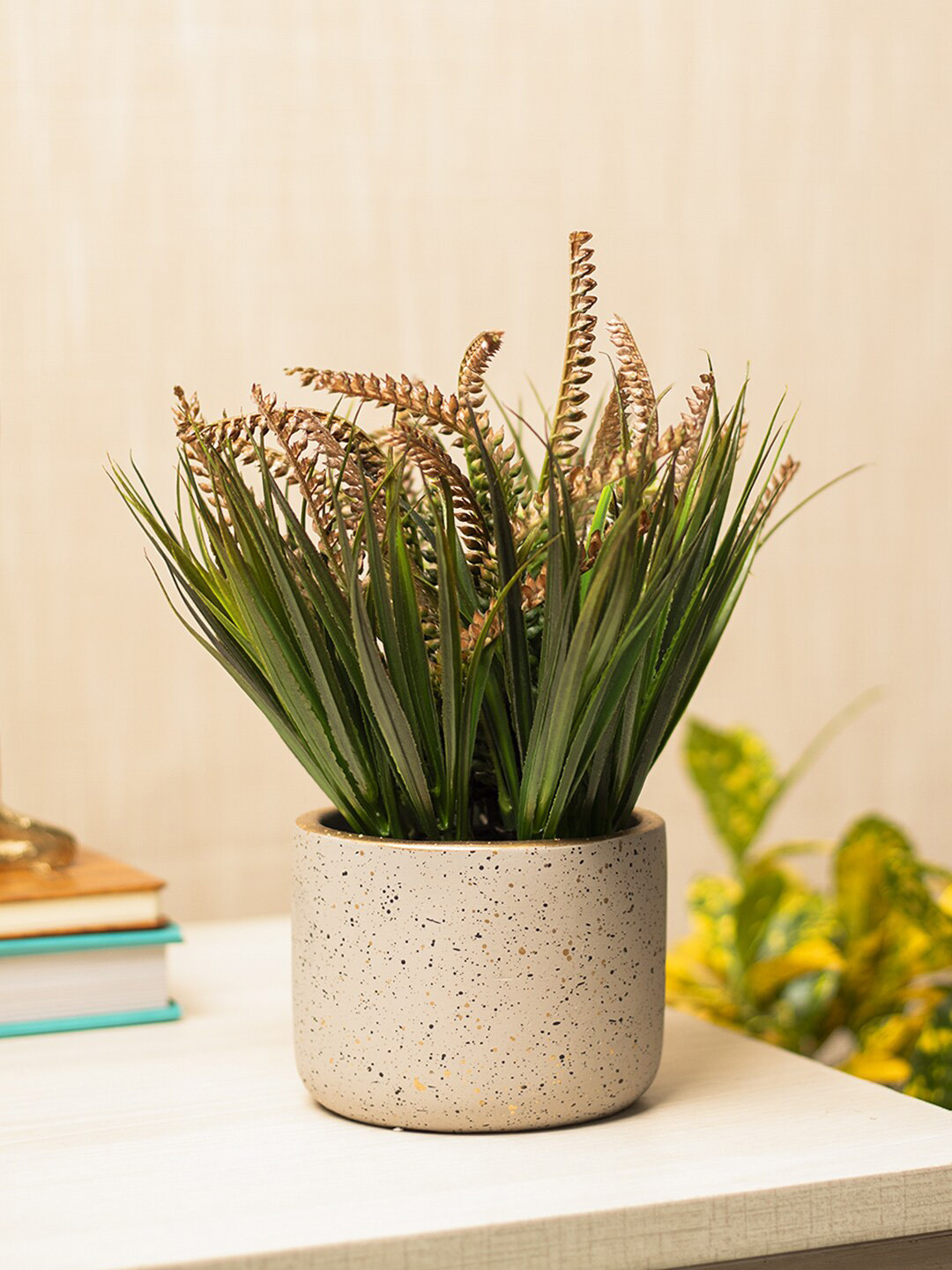 

MARKET99 Green Artificial Plant With Pot