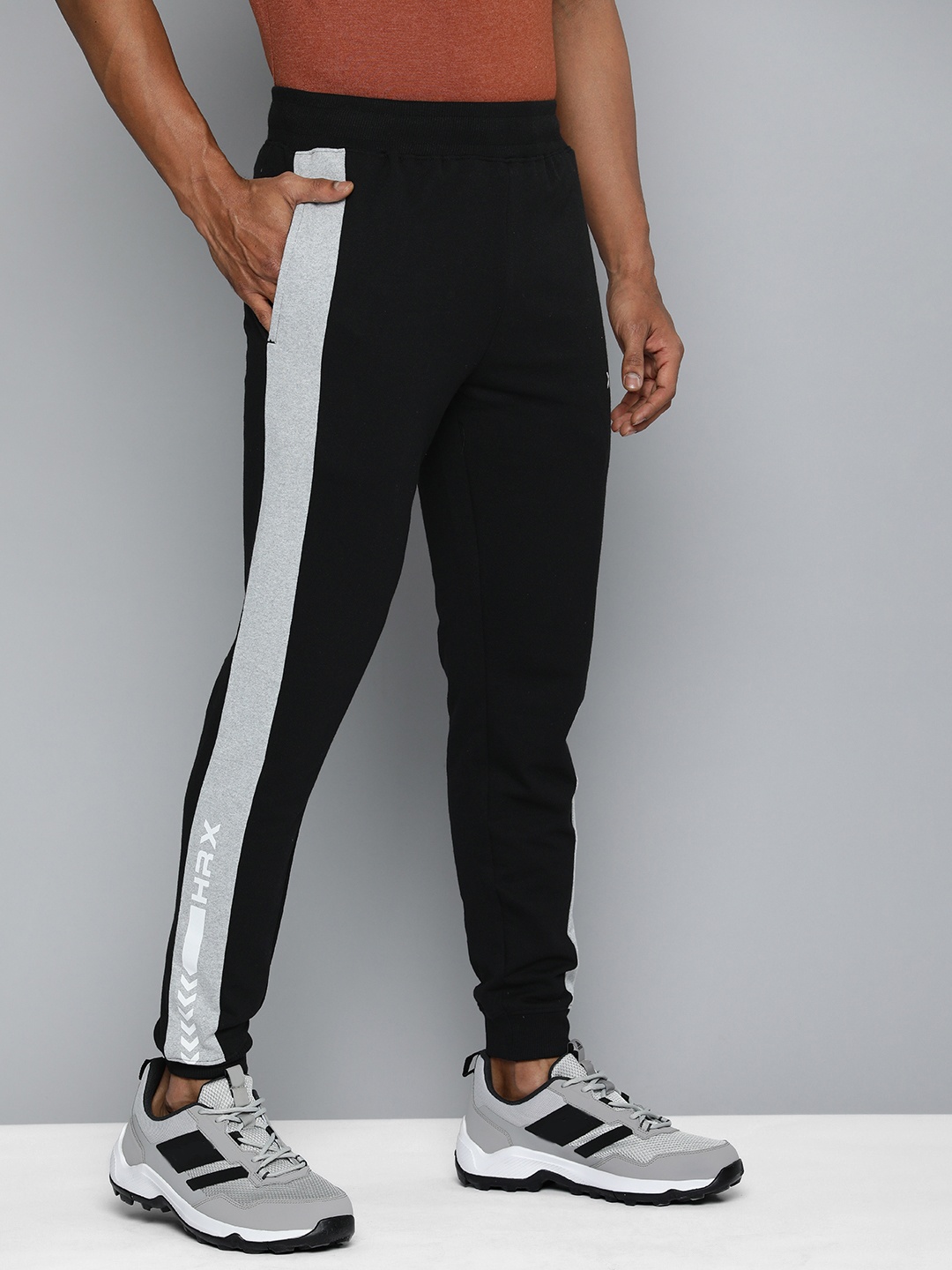 

HRX by Hrithik Roshan Men Lifestyle Striped Terry Joggers, Black