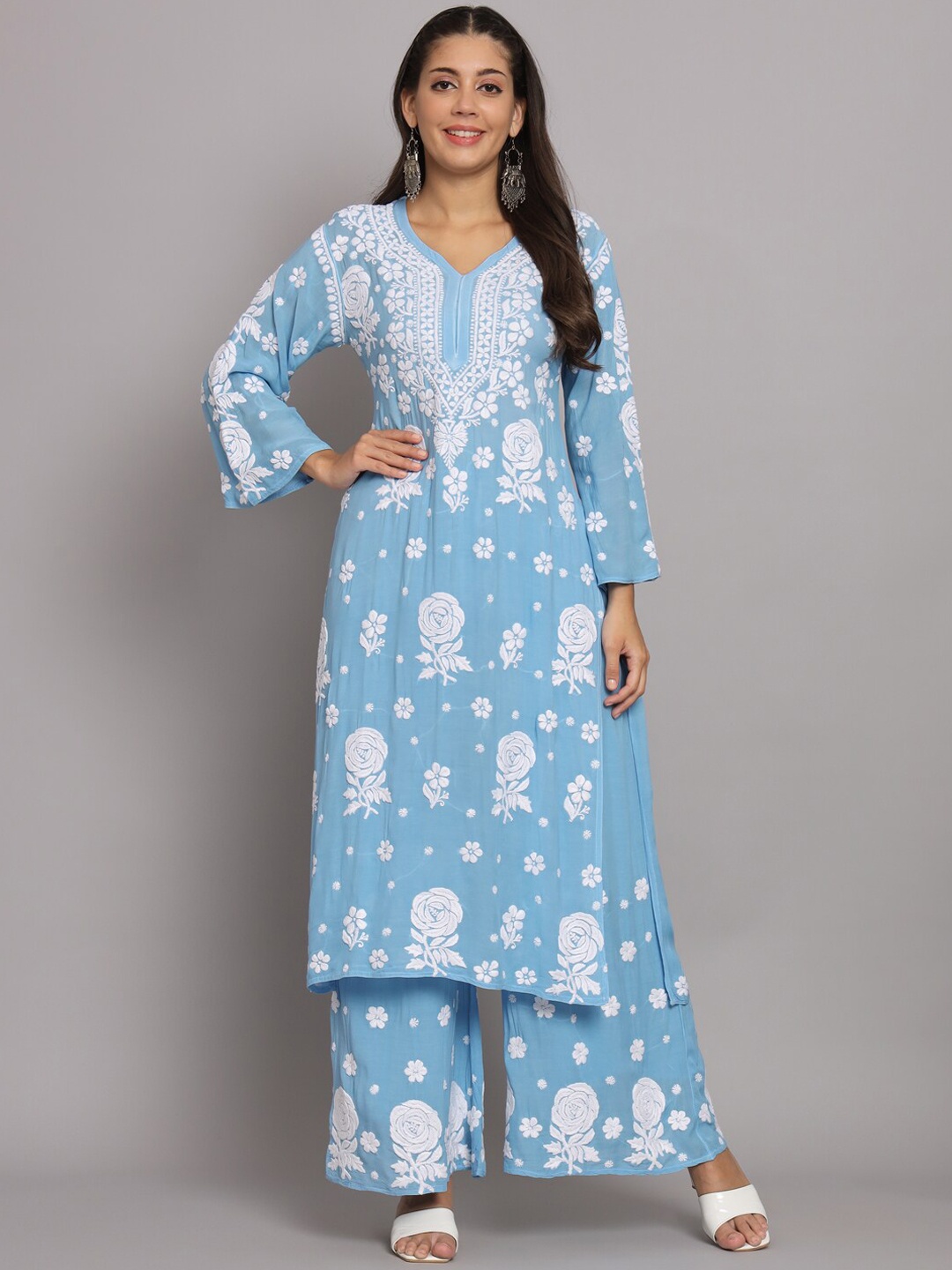 

PARAMOUNT CHIKAN Floral Embroidered Regular Chikankari Kurta With Palazzos, Blue