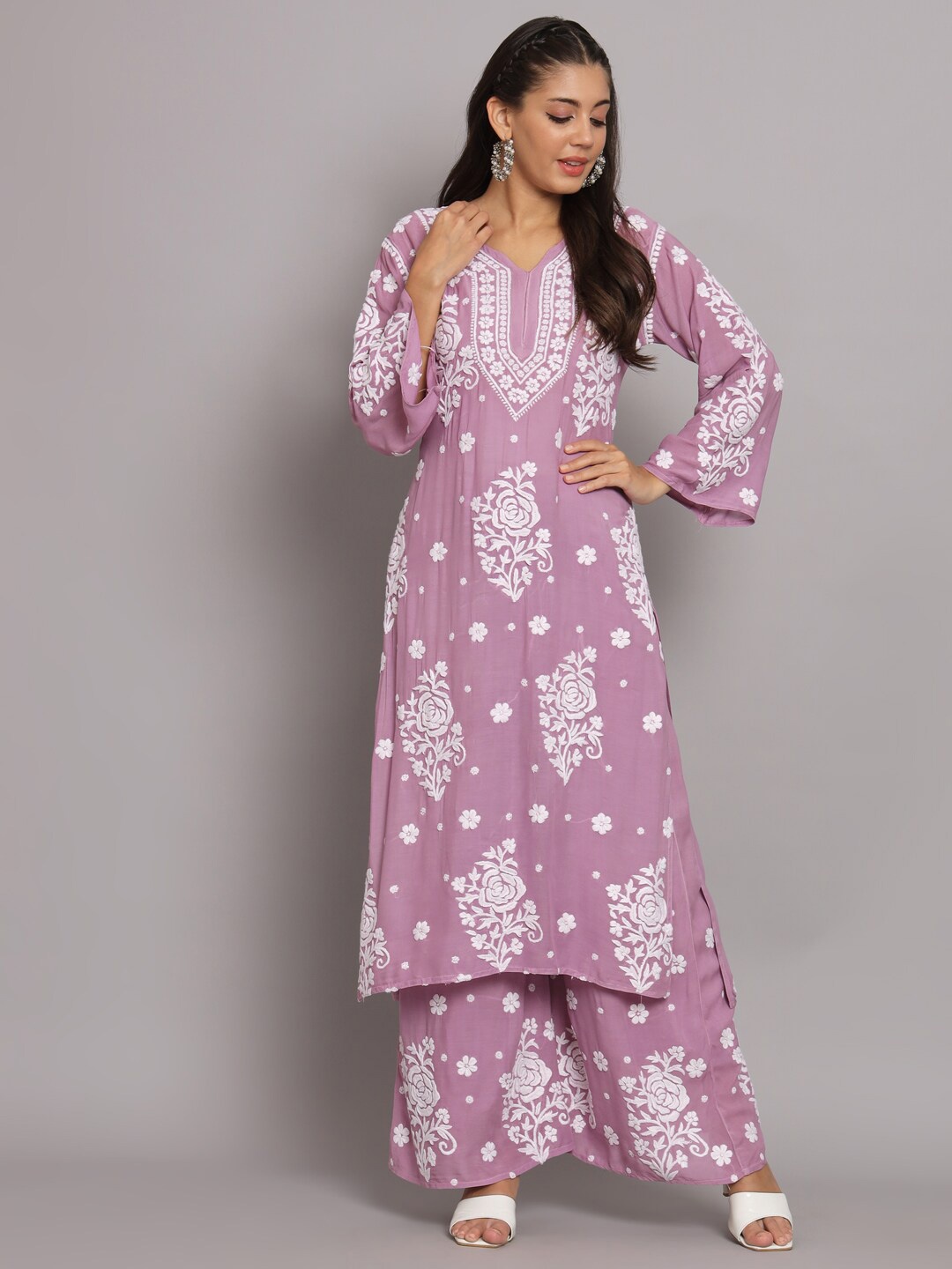 

PARAMOUNT CHIKAN Floral Embroidered Regular Chikankari Kurta With Palazzos, Mauve