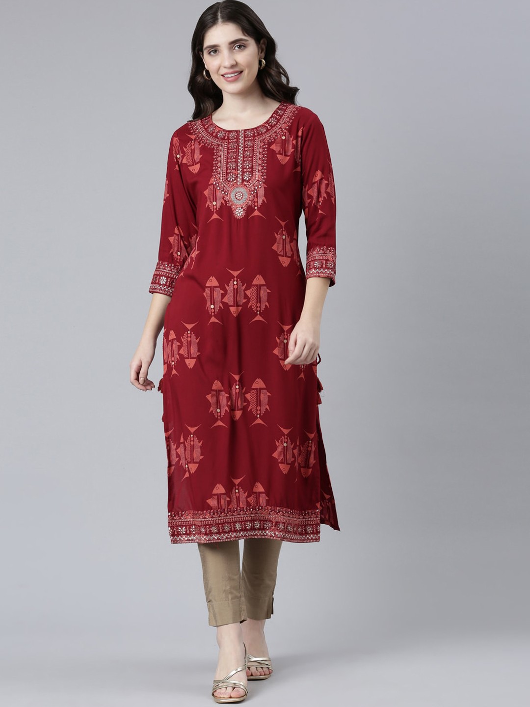

Neerus Abstract Printed Mirror Work Kurta, Maroon