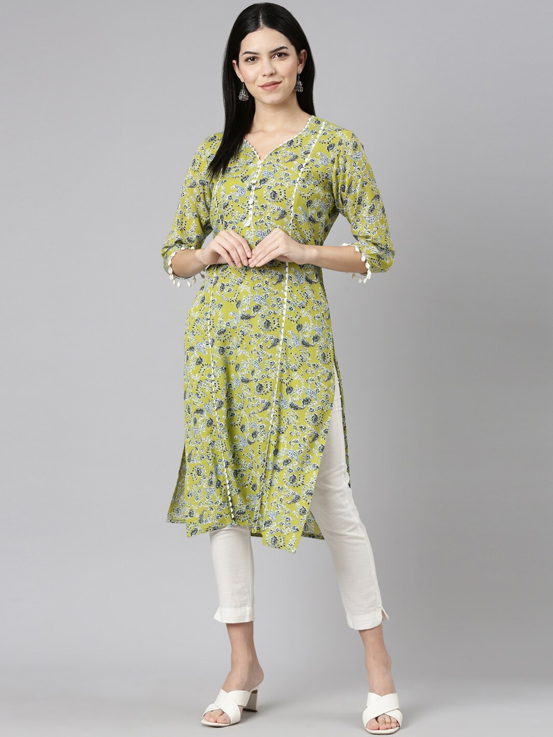 

Neerus Floral Printed Straight Kurta, Green