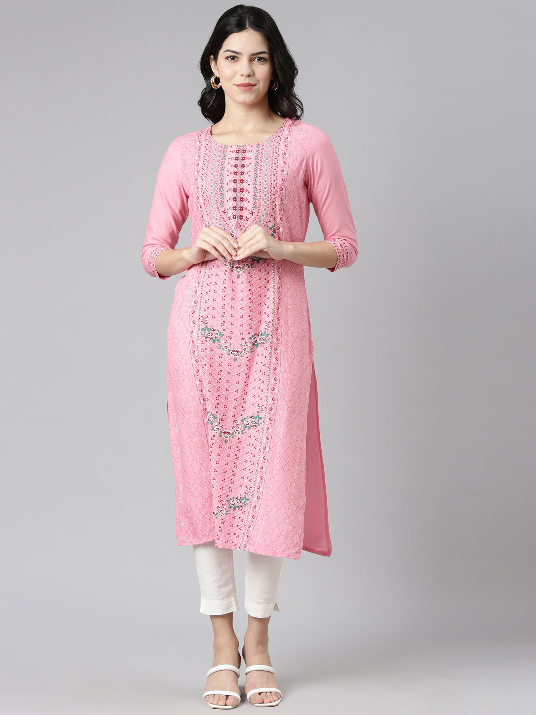 

Neerus Floral Printed Round Neck Straight Kurta, Pink