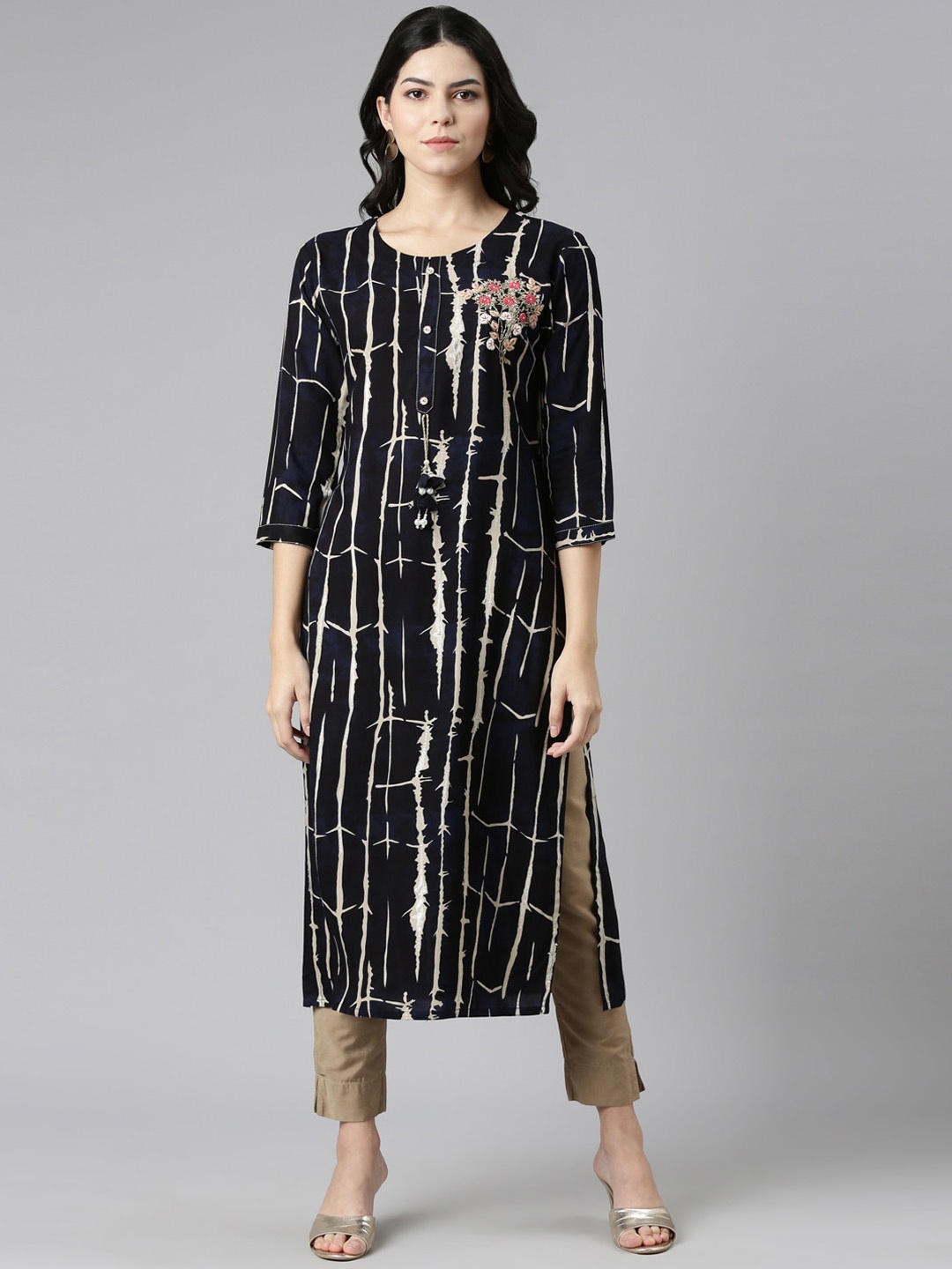 

Neerus Abstract Printed Embroidered Beads & Stones Straight Kurta, Navy blue