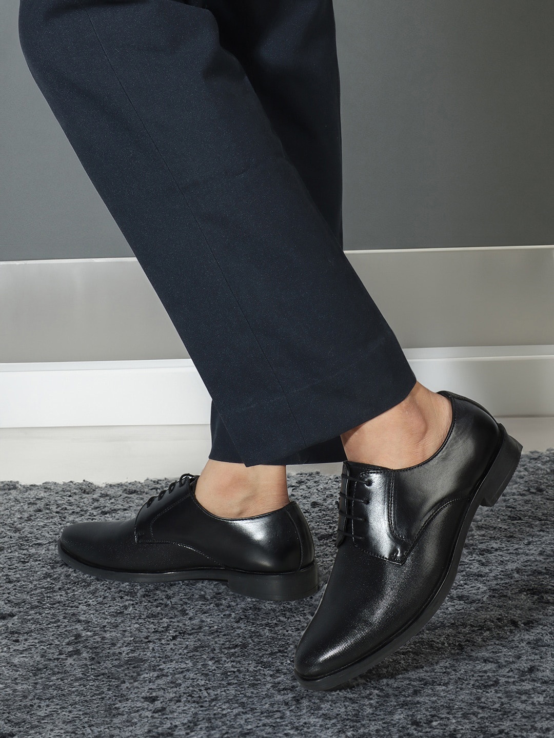 

Carlton London Men Leather Formal Derbys, Black