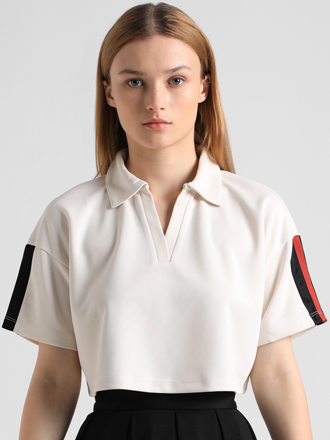 

ONLY V-Neck Extended Sleeves Boxy T-shirt, Cream