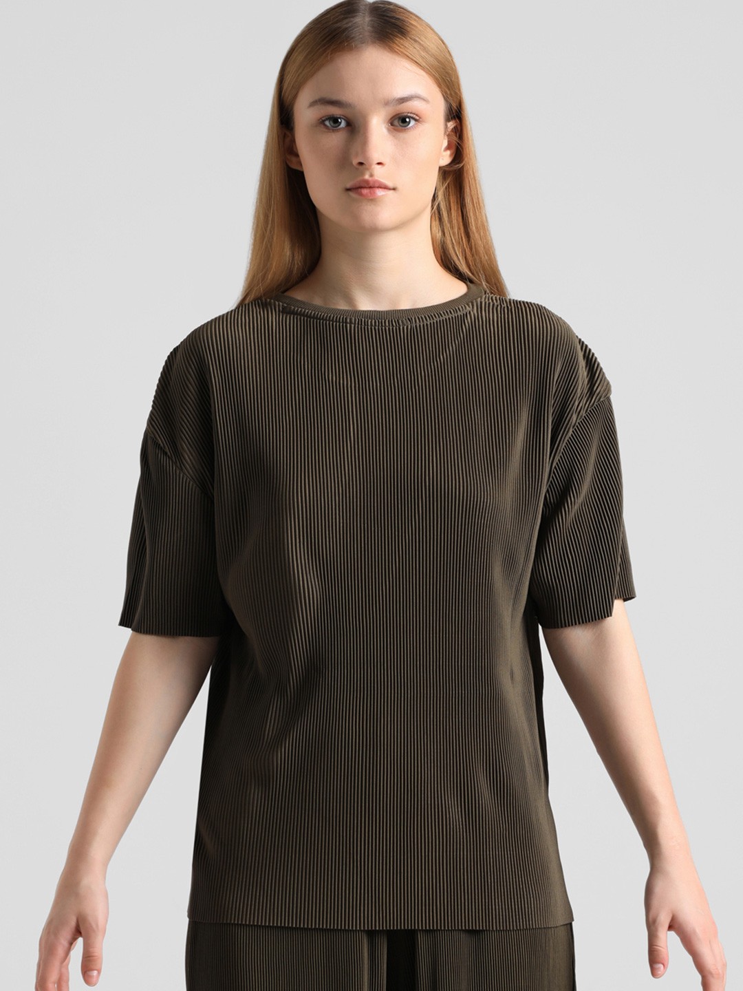 

ONLY Onldhobbes SS Military Self Design Drop-Shoulder Sleeves Pure Cotton T-shirt, Olive
