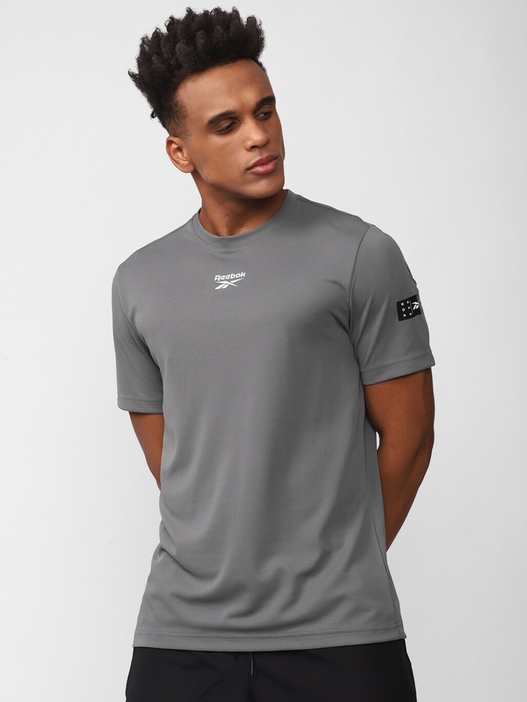 

Reebok Brand Logo Detail T-shirt, Grey