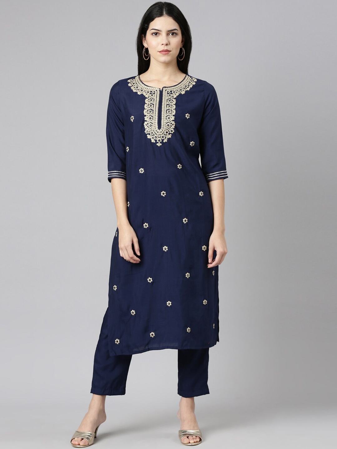 

Neerus Floral Embroidered Regular Thread Work Straight Kurta With Trousers, Navy blue