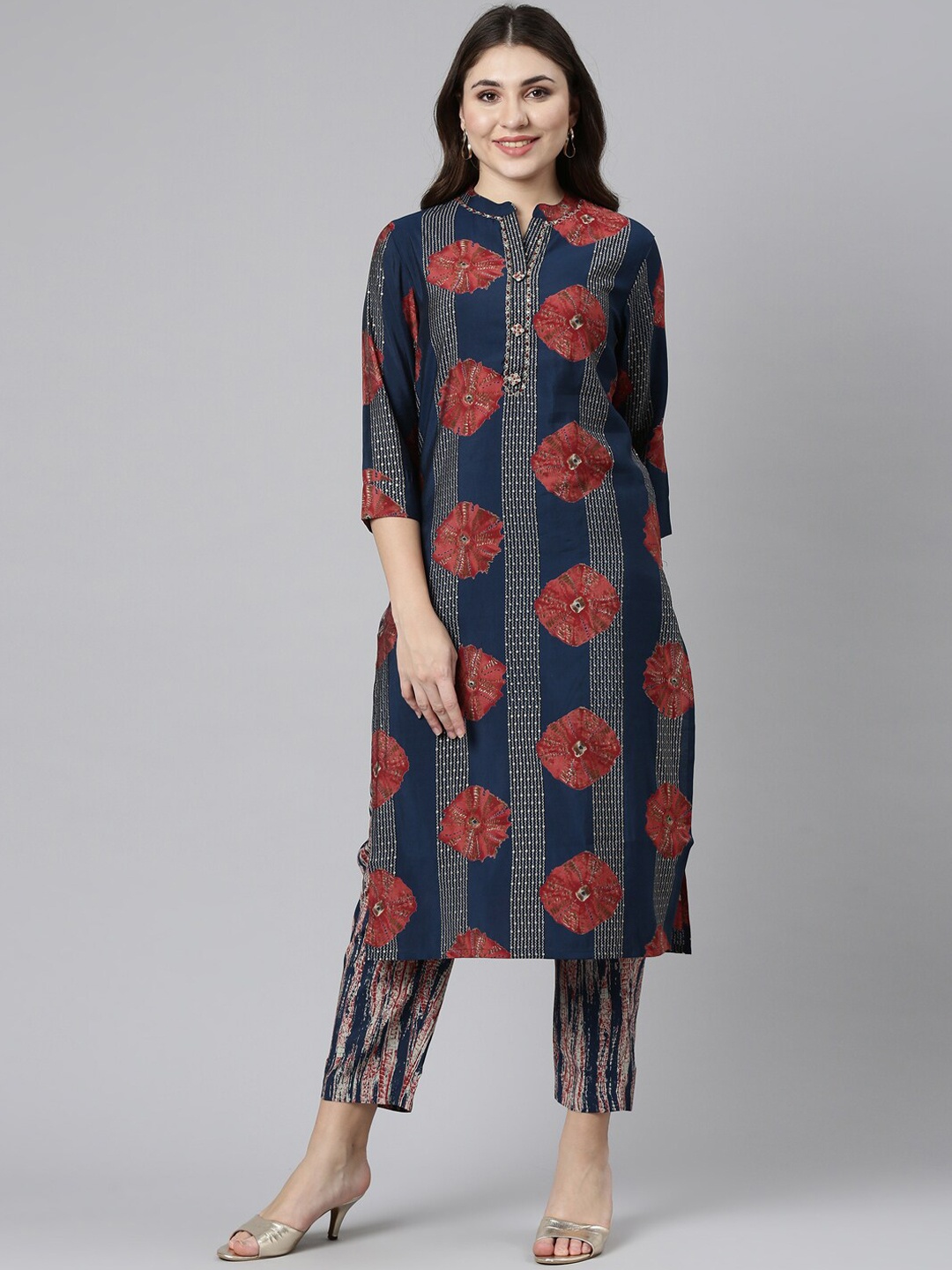 

Neerus Floral Printed Mandarin Collar Sequinned Kurta Set, Navy blue