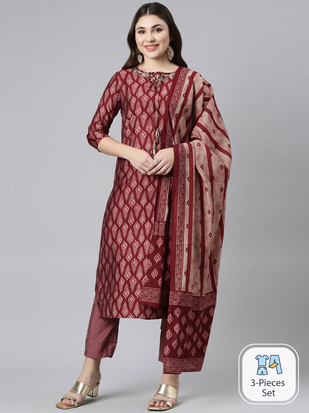 

Neerus Ethnic Motif Printed Regular Kurta & Trousers With Dupatta, Maroon