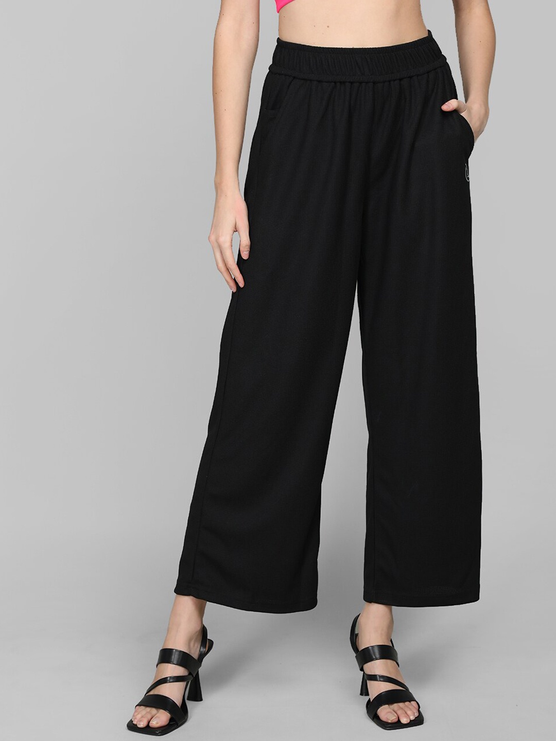 

CHKOKKO Women Mid-Rise Loose Fit Trousers, Black