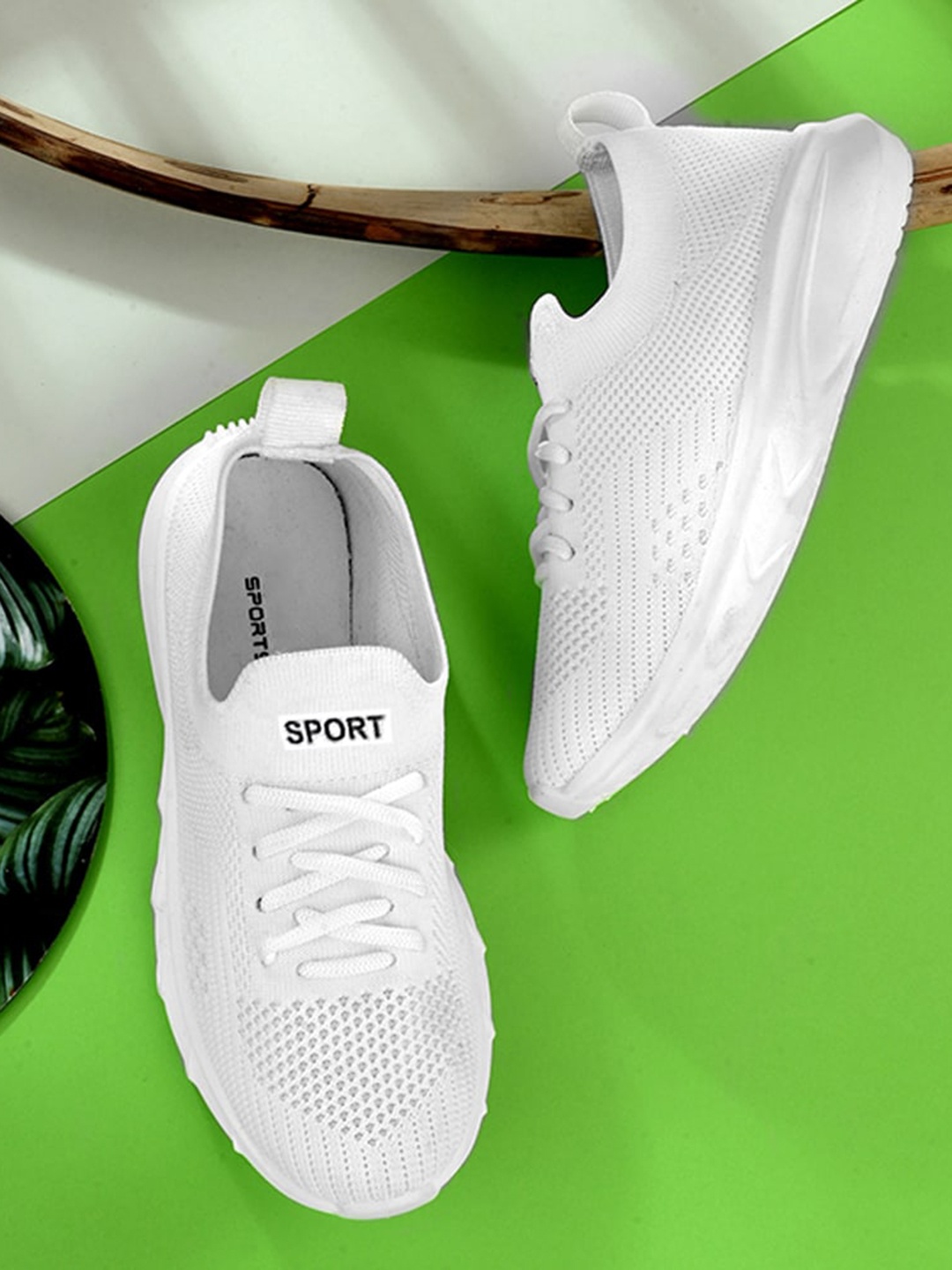 

BIRDE Boys Textured Lightweight Lace-Up Sneakers, White
