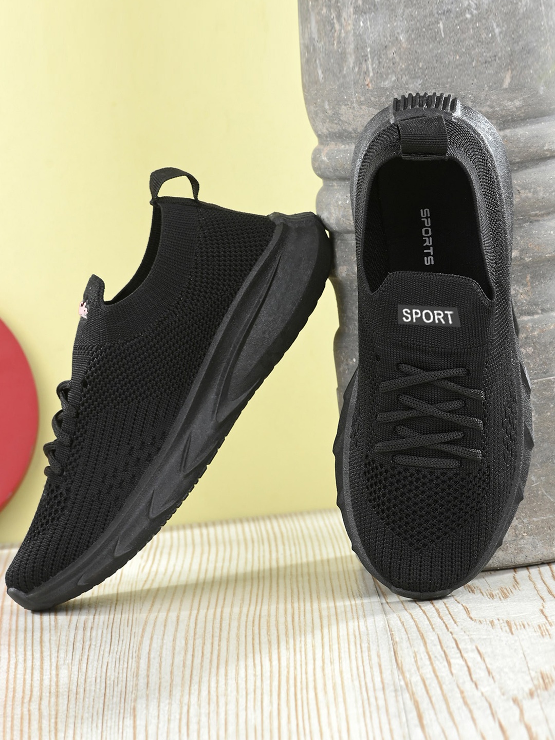 

BIRDE Boys Textured Lightweight Sneakers, Black