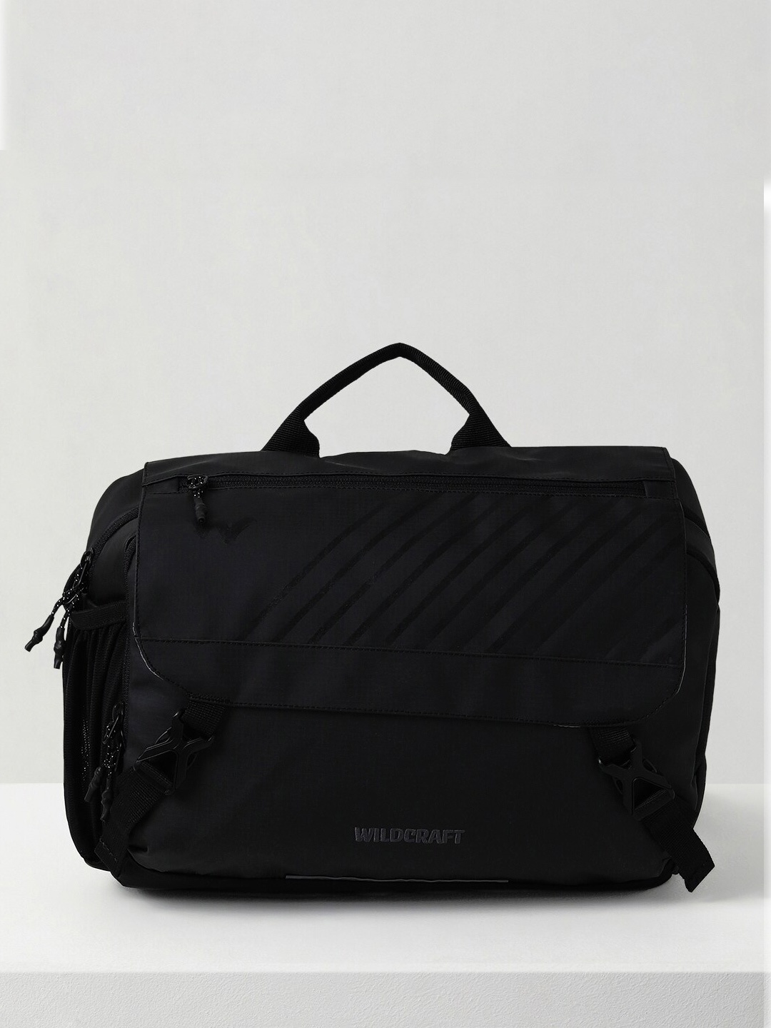 

Wildcraft Unisex Textured Messenger Bag, Black