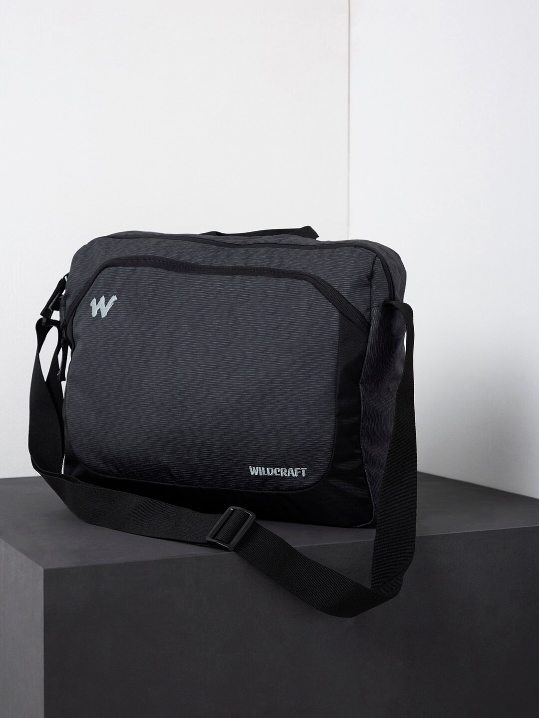 

Wildcraft Unisex Textured Messenger Bag, Grey
