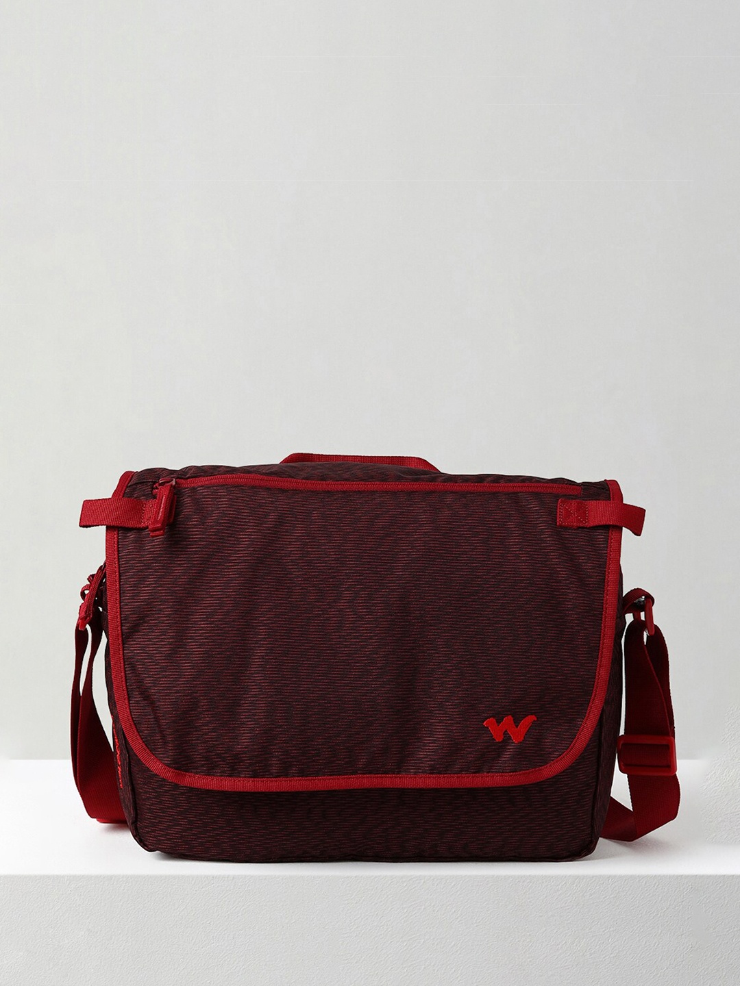 

Wildcraft Unisex Textured Messenger Bag, Burgundy
