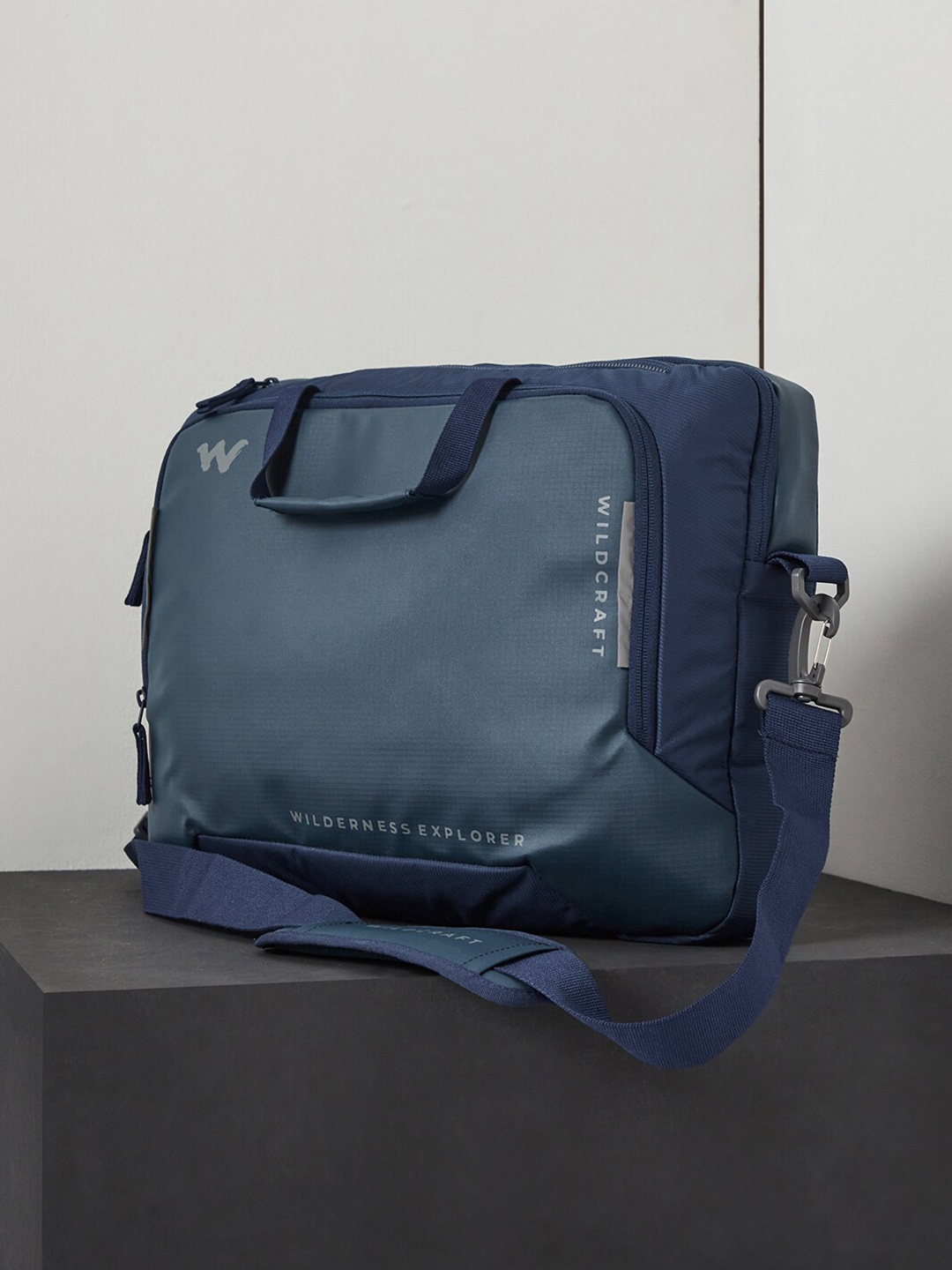 

Wildcraft Unisex Textured Messenger Bag, Navy blue