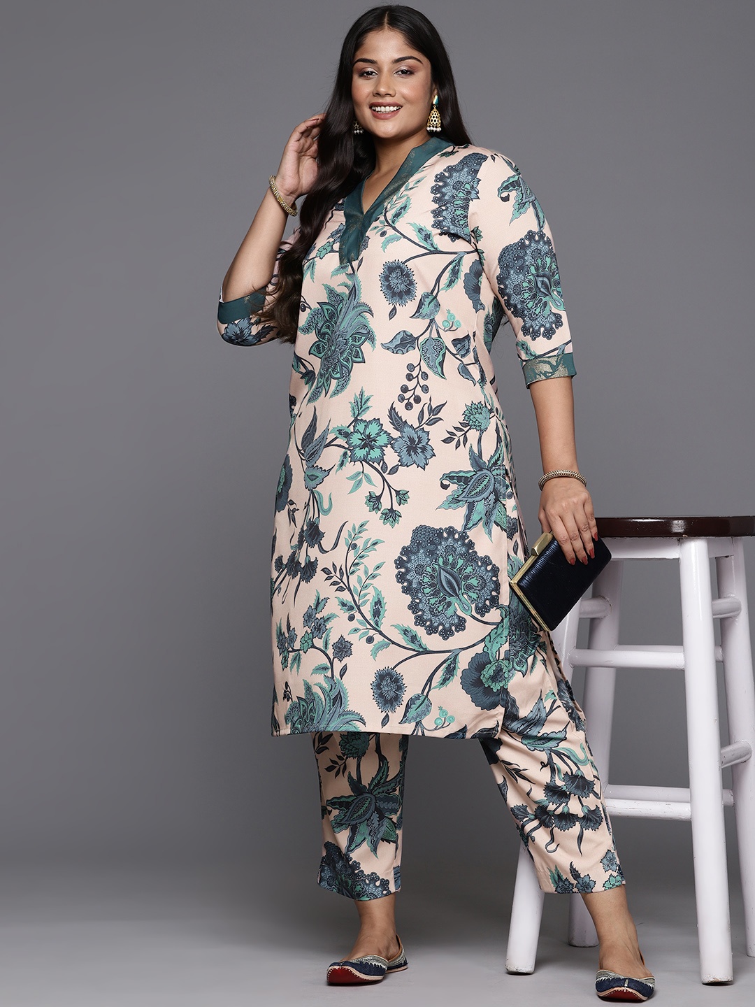 

A PLUS BY AHALYAA Plus Size Women Floral Printed Regular Kurta with Trousers, Tan