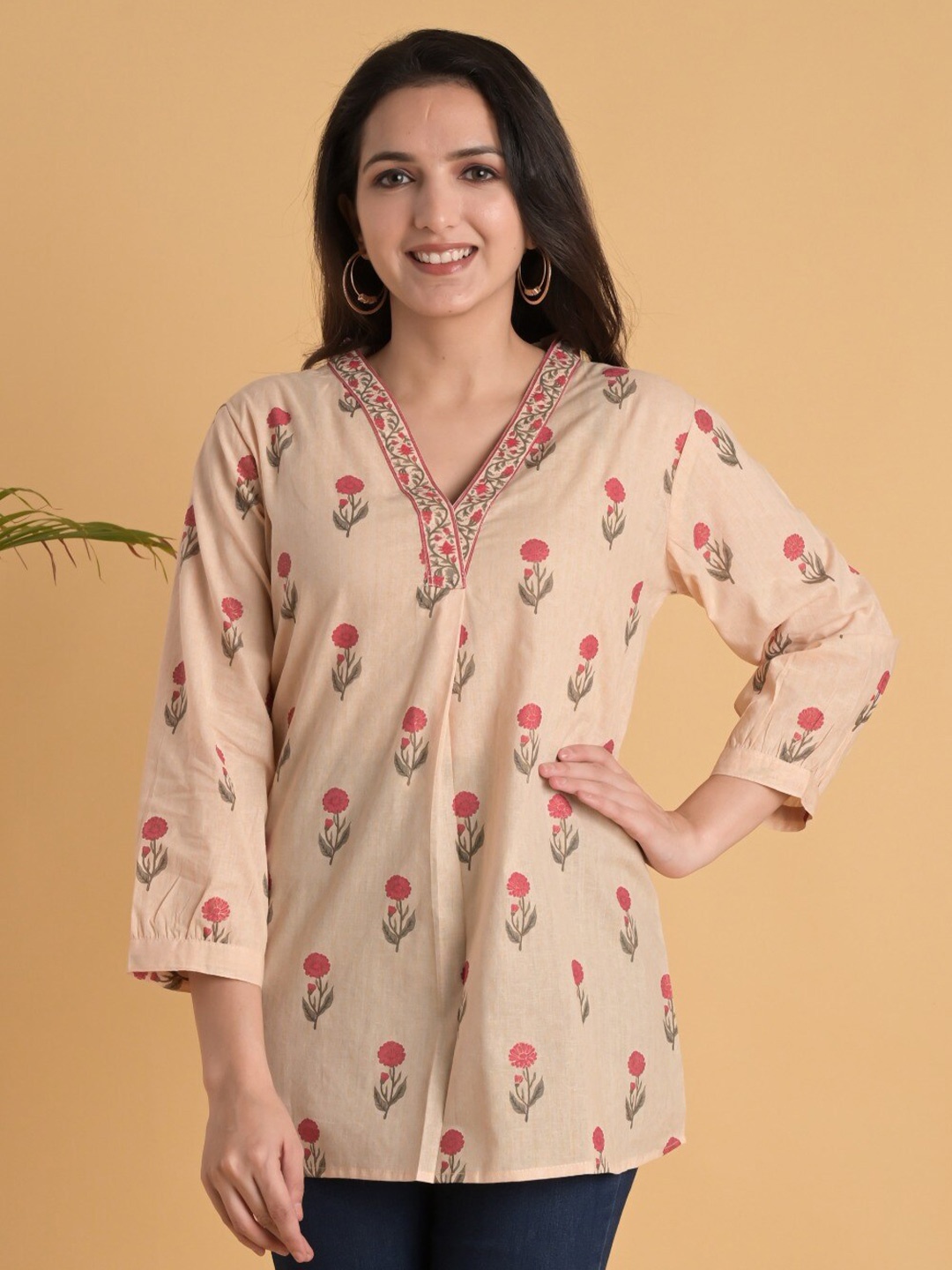 

Do Dhaage Floral Printed V-Neck Cotton Regular Top, Coral