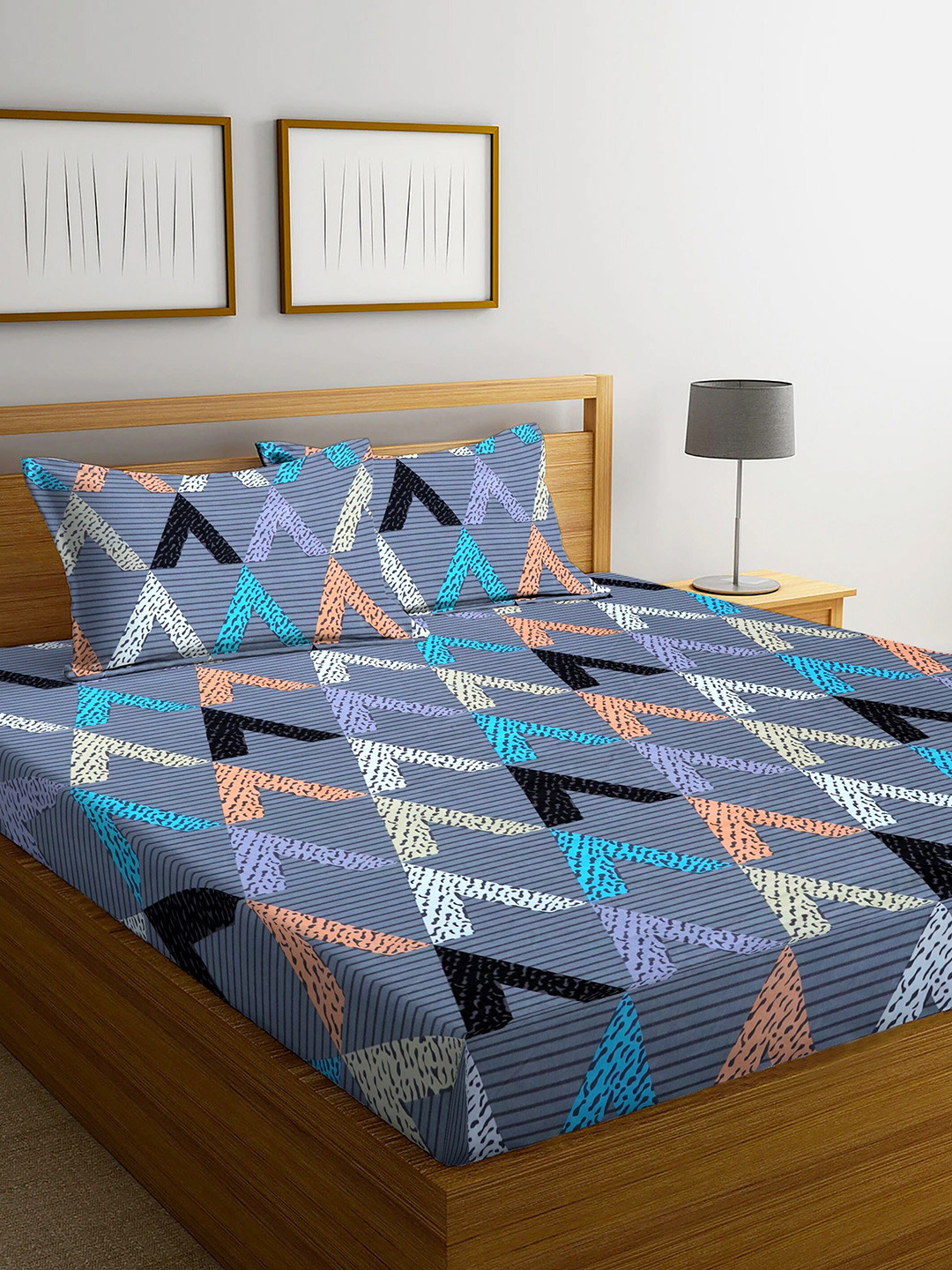 

Stylespace by Isha Grey & White Geometric Cotton 250 TC King Bedsheet With 2 Pillow Covers