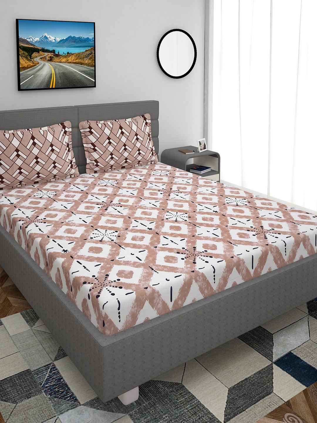 

Stylespace by Isha White & Brown Geometric Cotton 250 TC King Bedsheet & 2 Pillow Covers