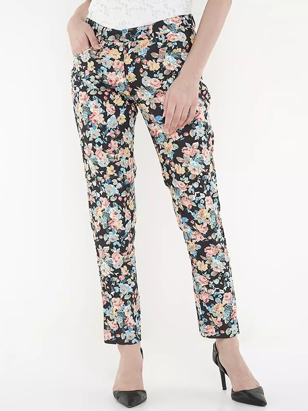 

Chanira La Parezza Women Floral Printed Slim Fit Trousers, Black