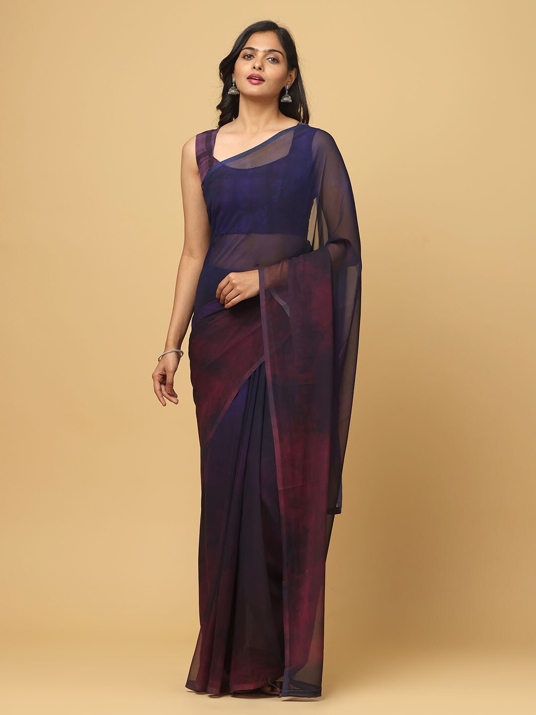 

VASTRANAND Tie And Dyed Saree, Burgundy