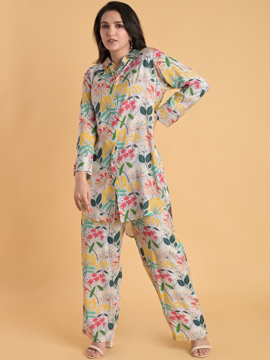 

Do Dhaage Floral Printed Shirt With Trousers, Green