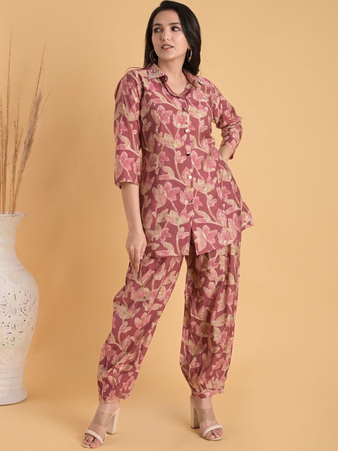 

Do Dhaage Floral Printed Embellished Tunic & Trousers, Pink