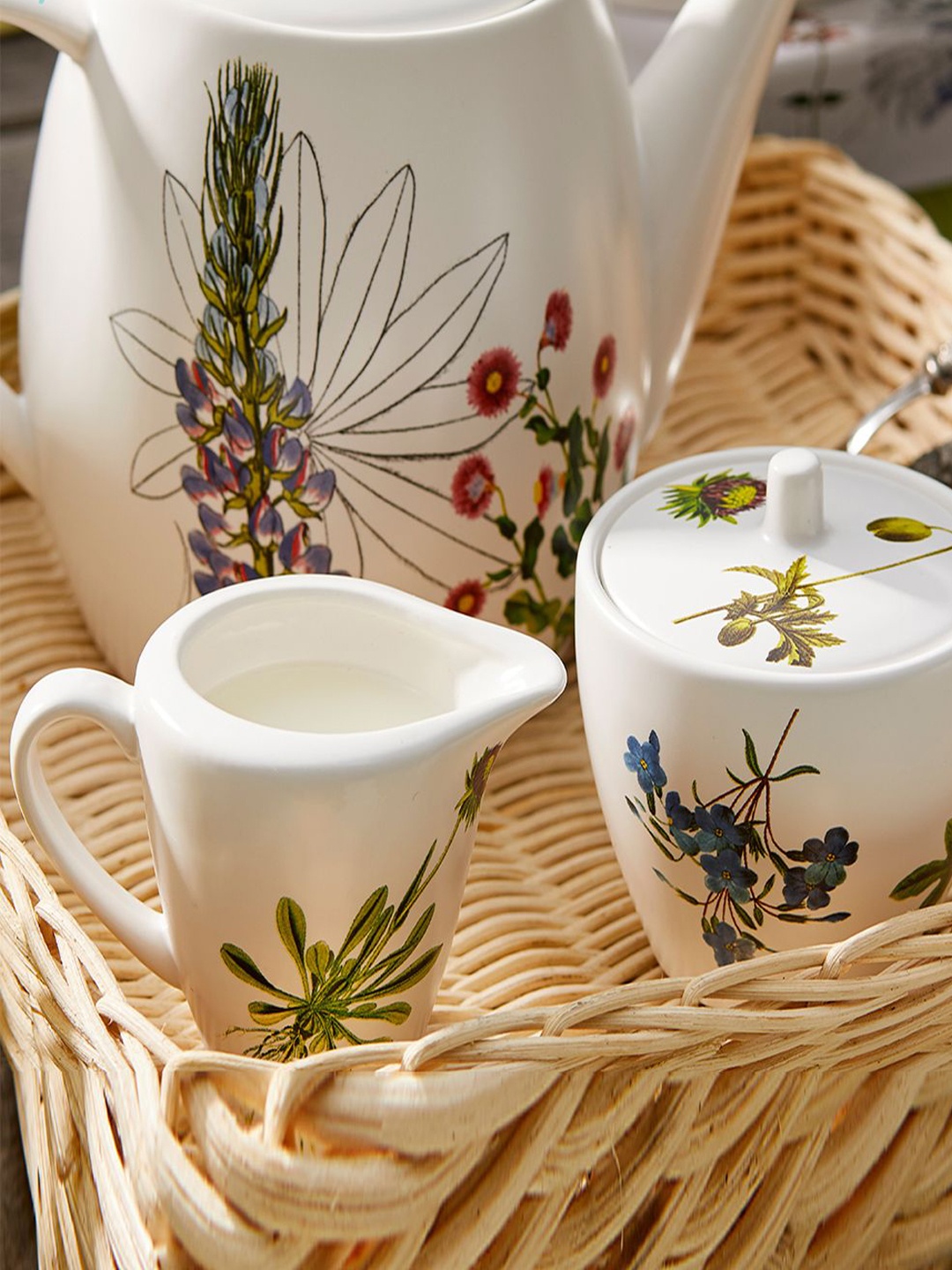 

Rosanna White & Blue 2 Pieces Floral Printed Ceramic Glossy Cups -147ml