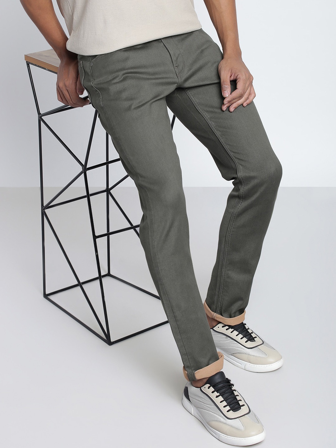 

Lee Men Bruce Mid Rise Clean Look Skinny Fit Stretchable Jeans, Grey