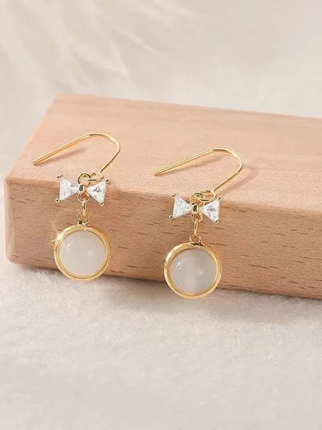 

VIEN Gold-Plated Pearls Contemporary Hoop Earrings