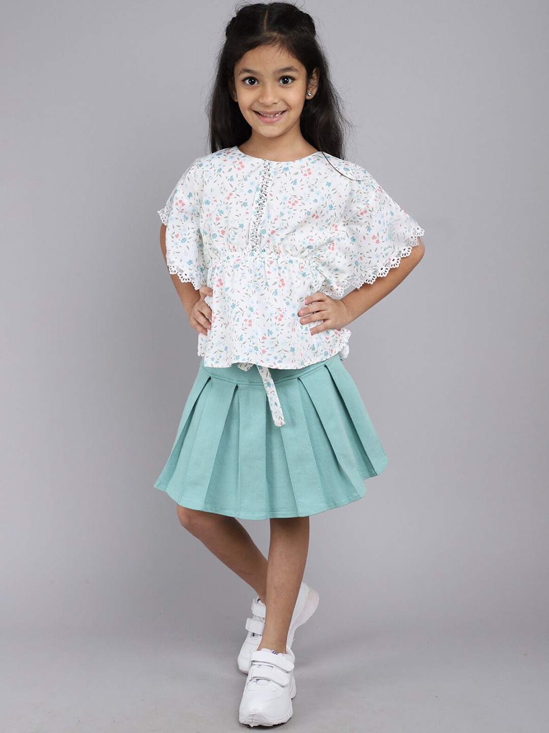 

Little Angels Girls Floral Printed Top With Skirt, Green