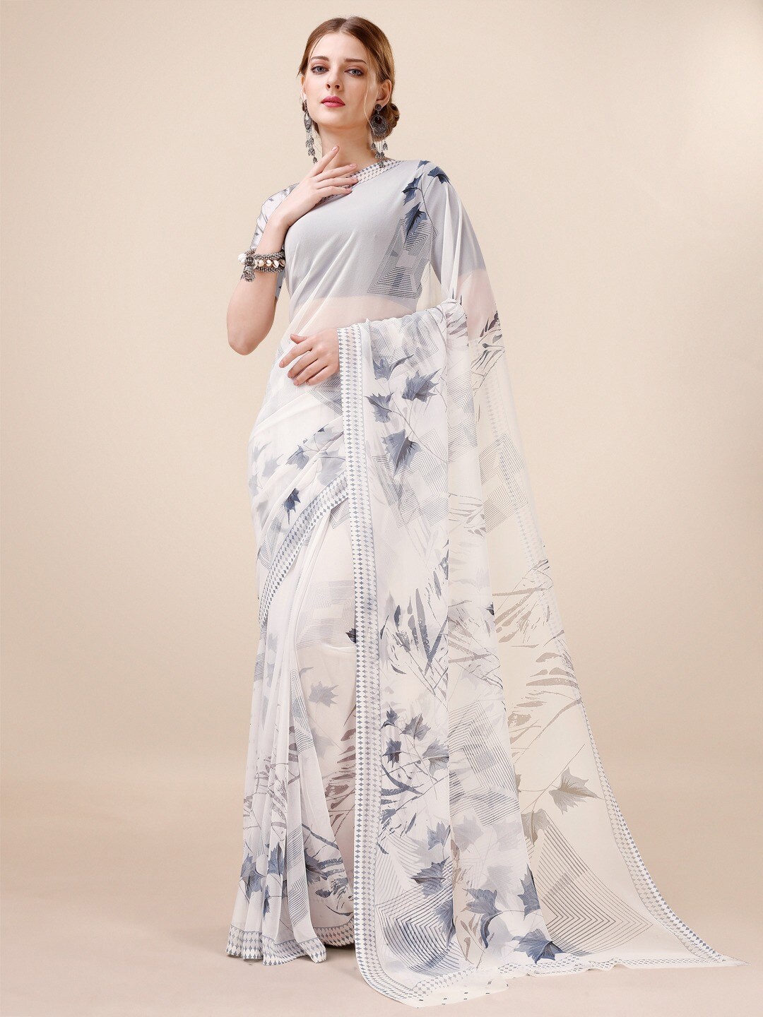 

Dori Floral Printed Saree, White