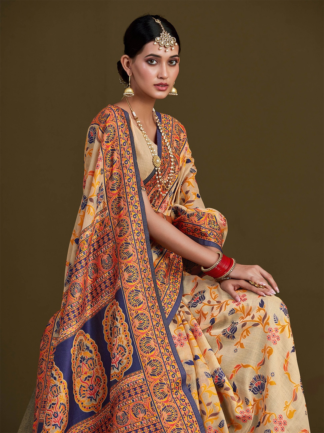 

Sangria Ethnic Motifs Printed Saree, Beige