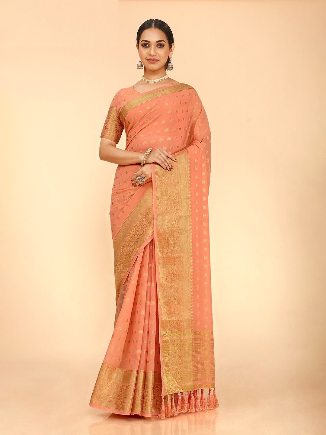 

FLOURIOUS Paisley Woven Design Zari Banarasi Saree, Peach