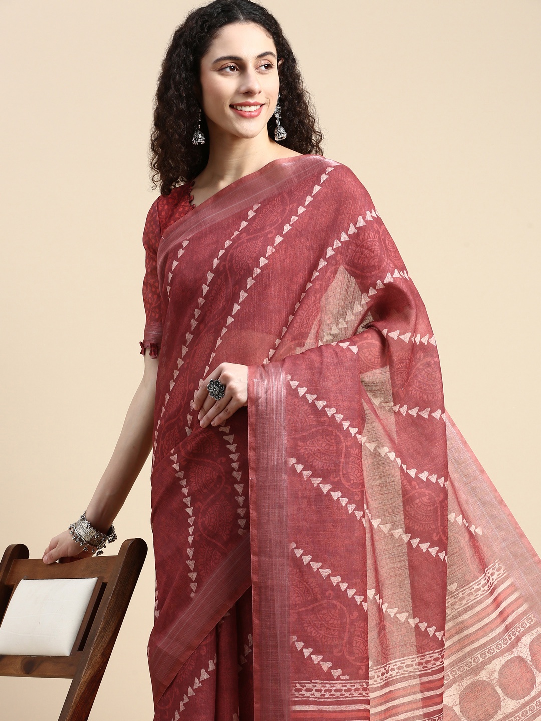 

Mitera Printed Linen Blend Saree, Maroon